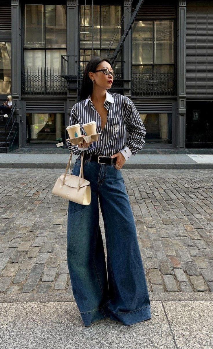 How To Style Wide Leg Jeans, Wide Leg Jeans Outfits, Wide Leg Outfit, Portret Feminin, Style Wide Leg Jeans, Wide Leg Jeans Outfit, Wide Leg Pants Outfit, Looks Jeans, Look Jean