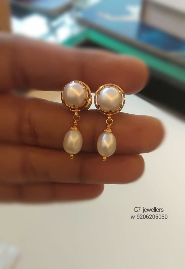 Pearls Ear Rings Gold, Jhumka Designs Gold Pearl Earrings, Pearl Earrings Designs Gold, Pearl Small Earing, Pearl Gold Earrings Indian, Gold Pearl Jewelry Design, Pearl Earing Designs, Gold Pearl Earrings Designs, Pearl Studs Earrings Gold