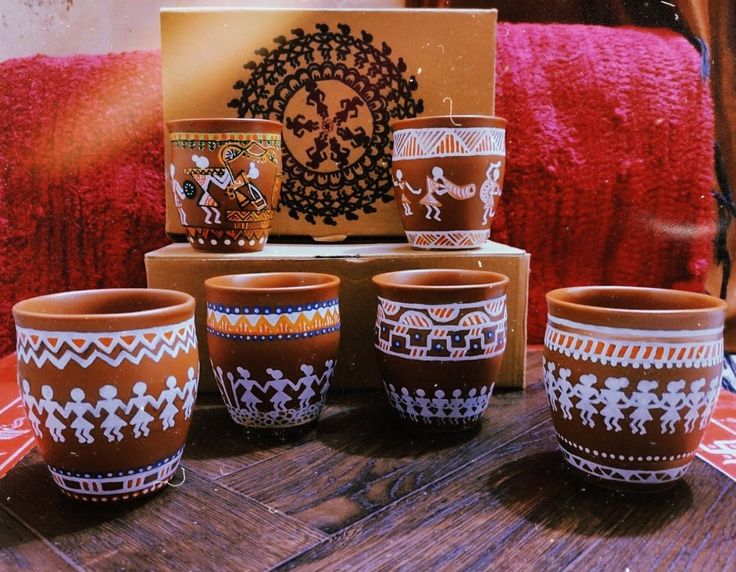 a group of pots sitting on top of a wooden table