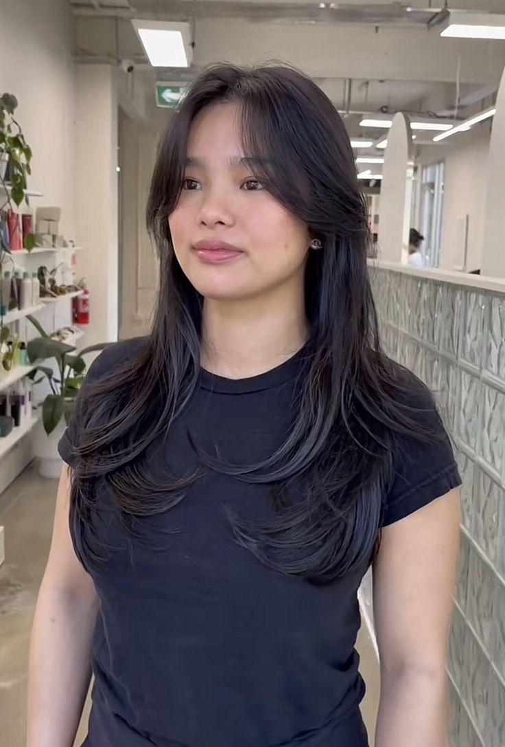 Hair Inspo For Square Face, Black Hair Round Face Haircuts, Sahar Dahi Haircut, Square Face Korean Hairstyle, Square Face Layered Haircut, Curtain Bangs Medium Hair Asian, Asian Layers, Square Face Hair, Haircuts For Round Faces Long Layered