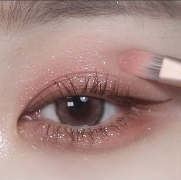 Eye Makeup Glitter, Concert Makeup, Pink Eye Makeup, Cute Eye Makeup, Doll Eye Makeup, Korean Eye Makeup, Swag Makeup, Glitter Eye Makeup, Eye Makeup Pictures