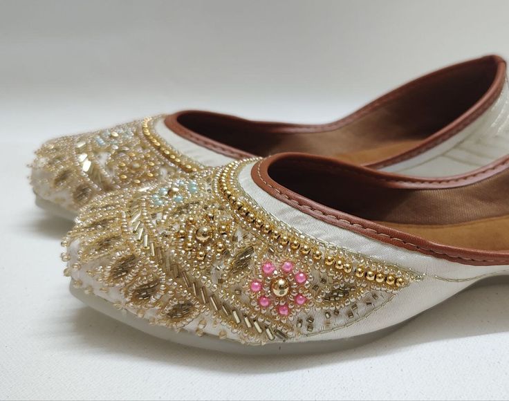 Introducing our exquisite handcrafted ladies Cream & Beige khussa jutti, a blend of elegance and tradition designed to adorn your feet with timeless beauty. Crafted with meticulous attention to detail, this stunning khussa features a captivating Grey hue embellished with a delicate gold floral pattern, accentuated by shimmering sequins for a touch of opulence. NOTE : Product colour may slightly vary. Thank you Jutti Punjabi, Punjabi Jutti, Punjabi Wedding, Happy Birthday Gifts, Star Top, Cream Beige, Embroidery Work, Wedding Shoes, Timeless Beauty