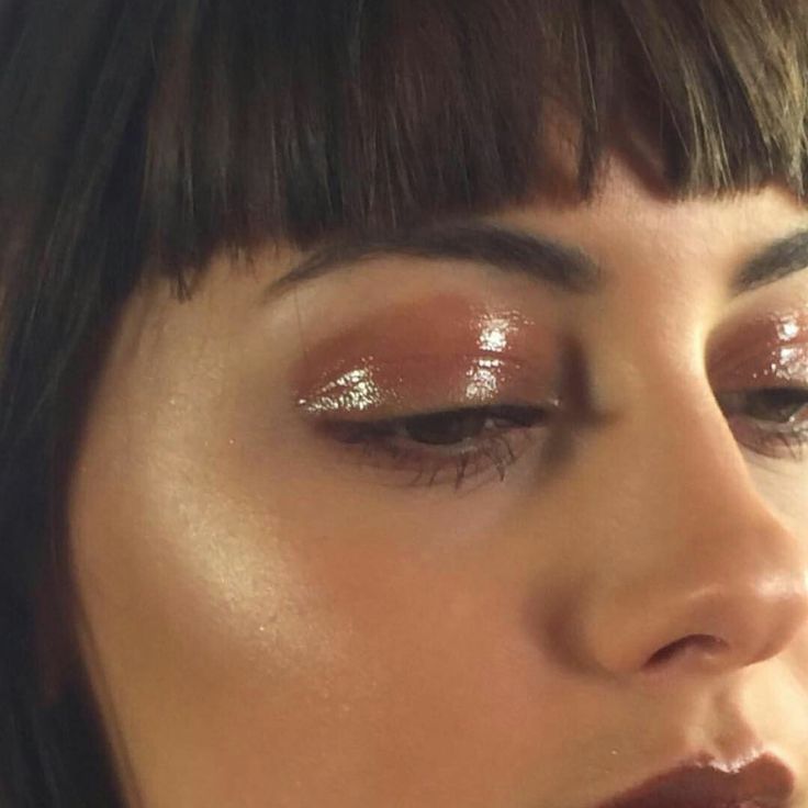 glossy eyes <3 - think natalie imbruglia in the 'torn' video Glossy Lids, Festival Make Up, Glossy Eyes, Glossy Makeup, Kesha, Editorial Makeup, Makeup Goals, All Things Beauty, Makeup Trends