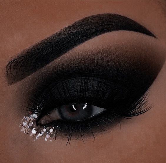 Black And Silver Makeup Ideas, Black Dramatic Eye Makeup, Smokey Halloween Makeup, Dark Glam Makeup Glitter, Cute Black Eyeshadow Looks, Black Prom Eye Makeup, Black Silver Makeup Looks, Black Makeup For Prom, Black Glitter Eyeshadow Looks