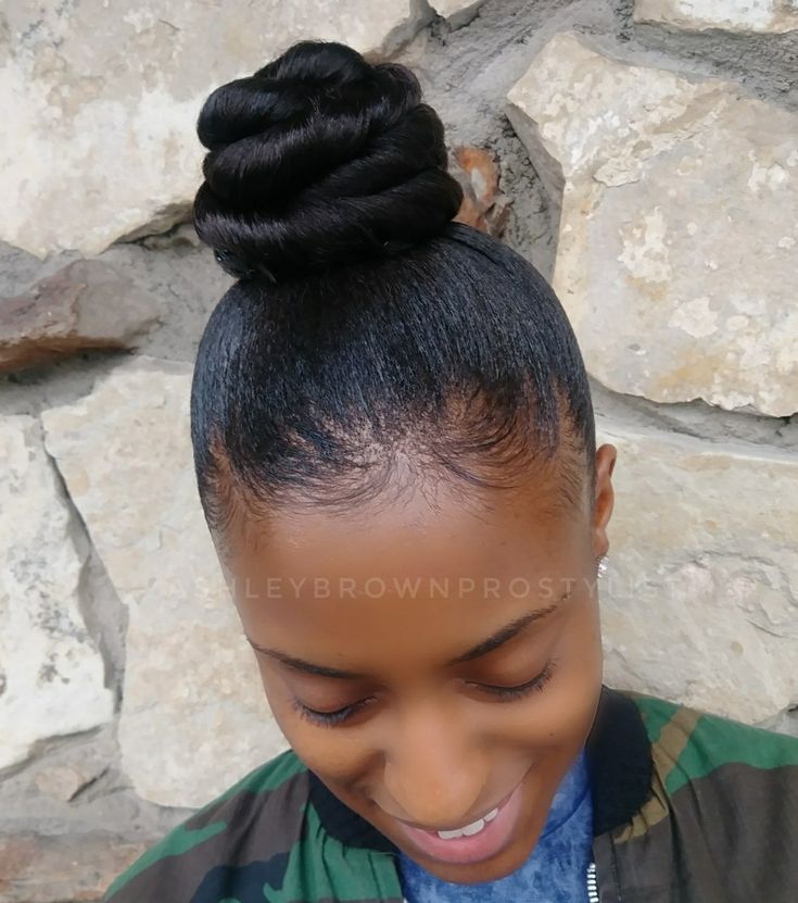 Afro Bun Hairstyles, Bun With Braids, Afro Bun, Black Hair Bun, Bantu Knot Hairstyles, Clip In Ponytail Extensions, Slick Ponytail, Hairstyle Ideas Easy, Black Hair Updo Hairstyles