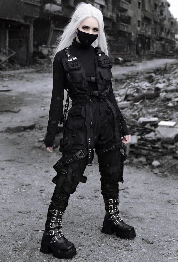 Black knee boots, #tacticalpants, sweatshirt, vest and mask | #techwear #darkstyle #allblackoutfit #cyberpunk Techwear Outfits Women, Techwear Girl Outfit, Techwear Girl, Techwear Women, Techwear Outfits, Techwear Fashion, Black Clothes, Cyberpunk Fashion, Flashing Lights