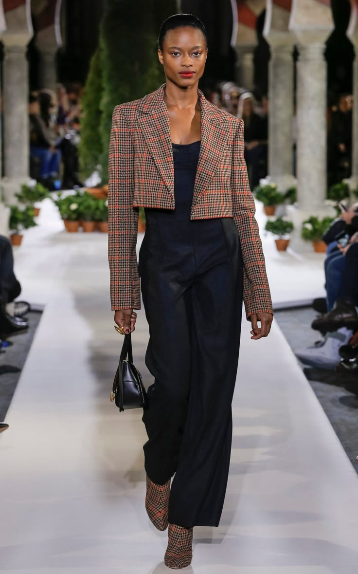 Moda Operandi Fall/Winter 2019 Oscar de la Renta -Cropped Plaid Wool-Blend Blazer. Suits Aesthetic, Crop Blazer Outfit, Cropped Blazer Outfit, Cropped Jacket Outfit, Plaid Blazer Outfit, Crop Blazer, Looks Street Style, Cropped Blazer, Blazer Outfits