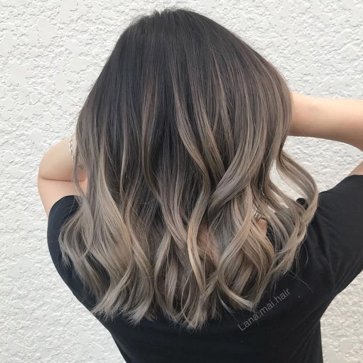 Short Ombre Hair, Long Hair Models, Balayage Blonde, Trendy Hair Color, Ombre Hair Color, Hair Color Balayage, Medium Hair Cuts, Light Brown Hair, Medium Length Hair Cuts