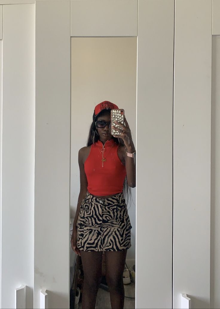 Pencil Skirt Outfit, Skirt Outfit, Pencil Skirt, Crop Top, Crop Tops, Skirt, Quick Saves, Pins