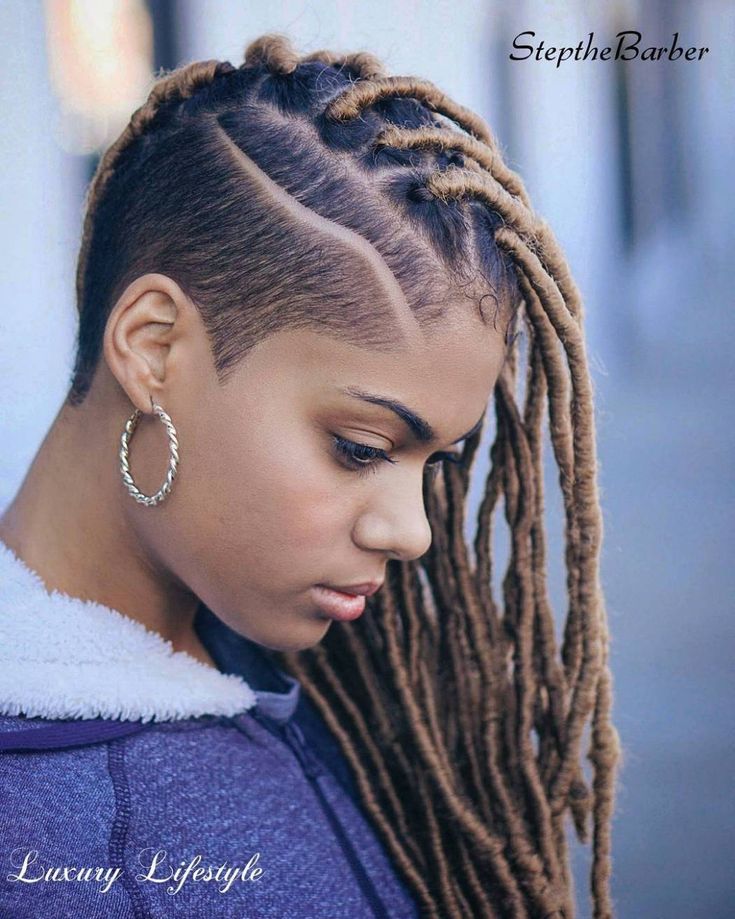 Dreadlock Braids with Side Undercut Wet Hair Curls, Hairstyles With Shaved Sides, Faux Locs Styles, Braids With Shaved Sides, New Natural Hairstyles, Faux Locks, Shaved Side, Shaved Side Hairstyles, Faux Locs Hairstyles