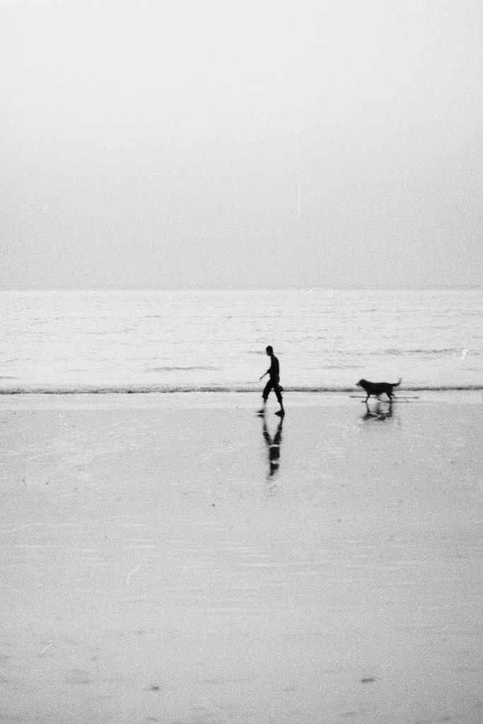 Minimalist Film Photography, Simple Film Photography, Black And White Sea Photography, Sea Film Photography, Black And White Film Photos, Black White Film Photography, Black Film Photography, Black And White Analog Photography, Bw Film Photography