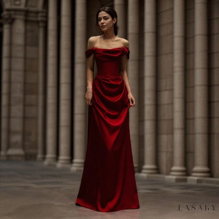 Lasaky - Stunning Bridal Gown with Flowing Train and Veil Red Satin Prom Dress, Burgundy Prom, Prom Outfit, Red Wedding Dress, Long Train Wedding Dress, Long Formal Gowns, Fairy Dresses, Floor Length Prom Dresses, Dress Unique