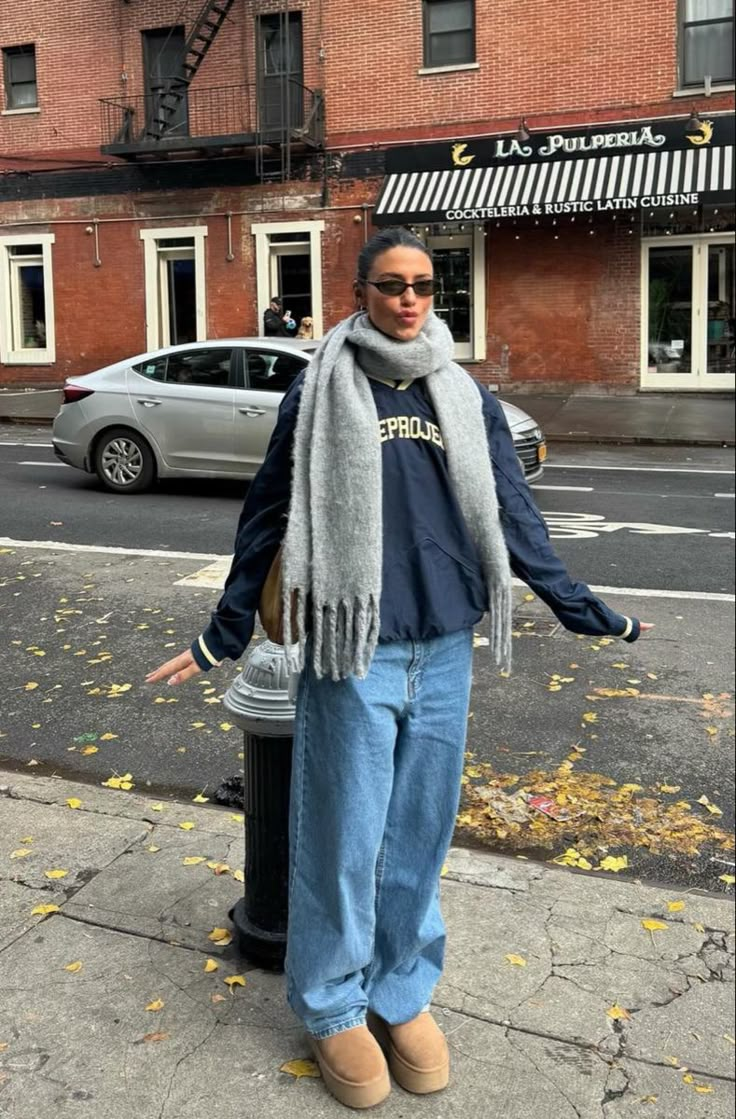 Grey chunky scarf and platform uggs Gap Fall Outfits, Winter Art Outfits, Scarves Aesthetic Winter, Light Grey Scarf Outfit, Scarf Inspo Winter, Connecticut Winter Outfits, Chunky Scarves Outfit, Scarf Inspo Outfit, Extra Cold Winter Outfits