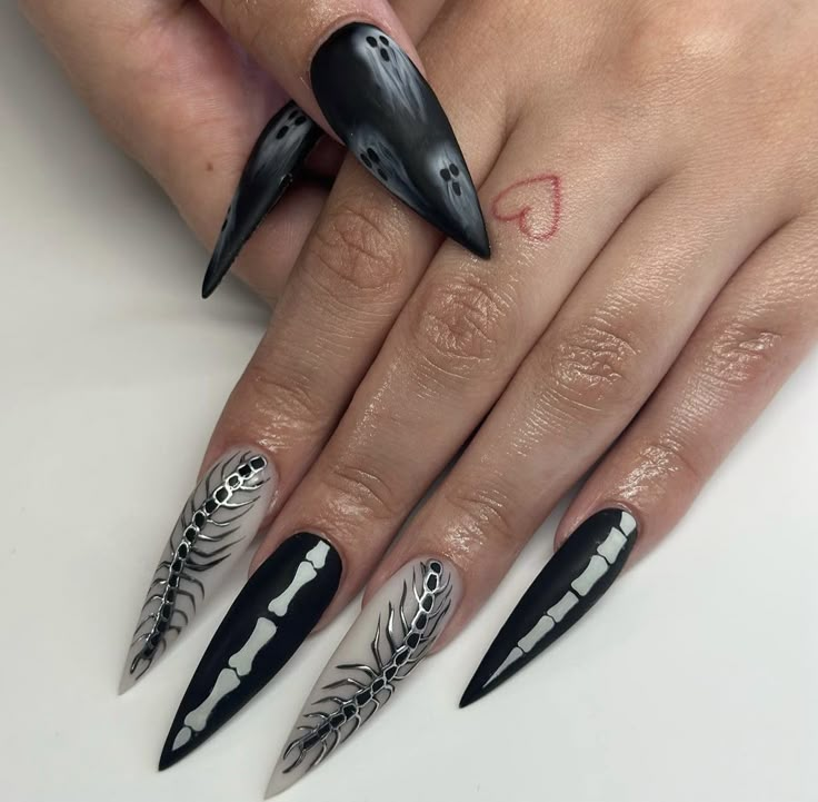 Elegant Spooky Nails, Halloween Ballerina Nails, Centipede Nail Art, Grunge Halloween Nails, Gothic Halloween Nails, Centipede Nails, Creepy Nail Designs, Gothic Stiletto Nails, Bat Nail Designs