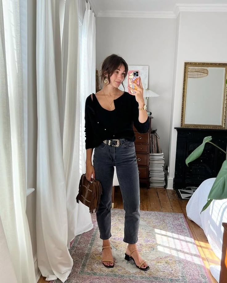 Rosie Ann Butcher, Black Mom Jeans Outfit, Outfit For Autumn, Grey Jeans Outfit, Dark Grey Jeans, Mom Jeans Outfit, Black Mom Jeans, Black Jeans Outfit, Jeans Outfit