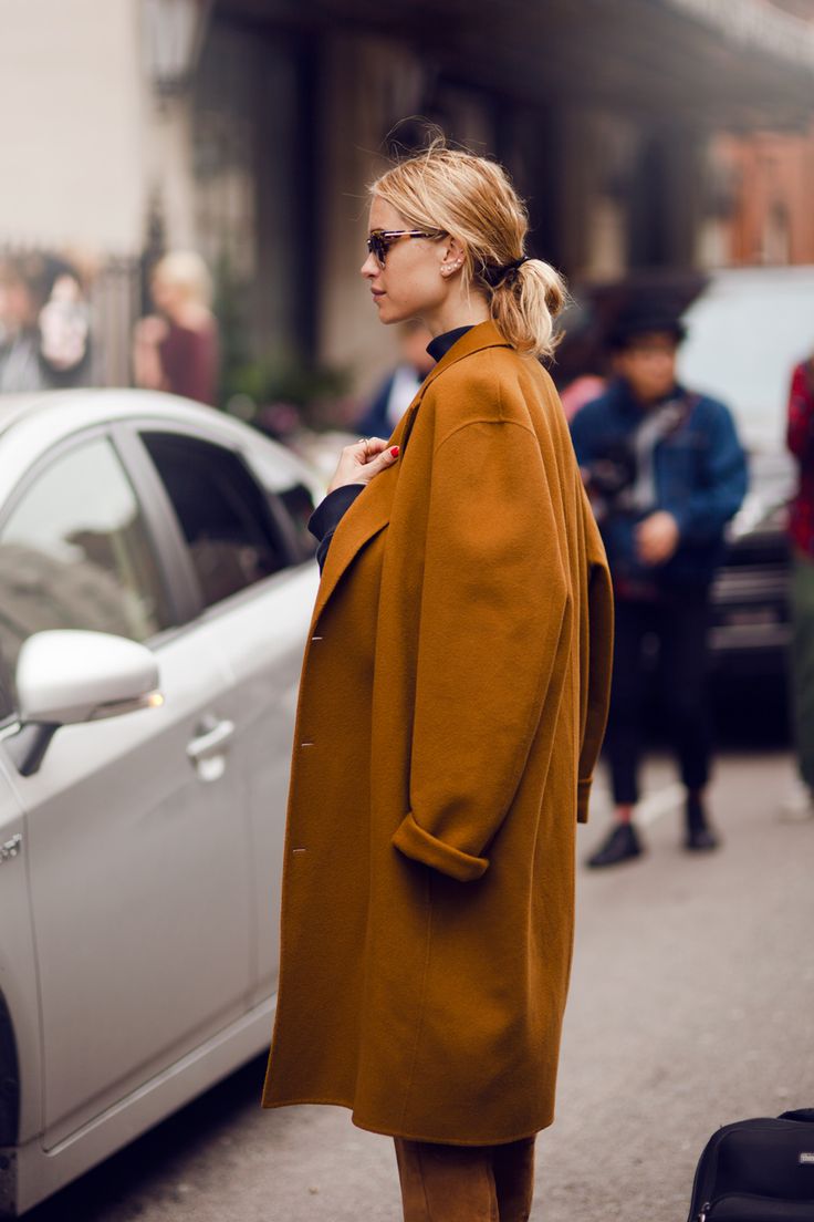 statement coat Looks Street Style, Camel Coat, Celebrity Street Style, Mode Inspo, 가을 패션, Inspiration Mode, Fashion Mode, Looks Style, Mode Inspiration