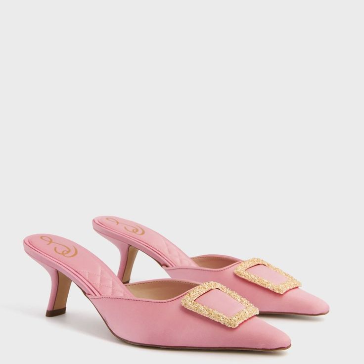 New In Box Satin Upper Leather Lining Lightly Padded Textile Insole Pointed Toe Color : Pink Us Size - Medium Width Please Note : Customers Say They Fit True To Size Pointy Heels, Comfortable Style, Kitten Heel Pumps, Trend Style, Pink Blossom, Womens Mules, Pink Heels, Modern Lifestyle, Kitten Heel