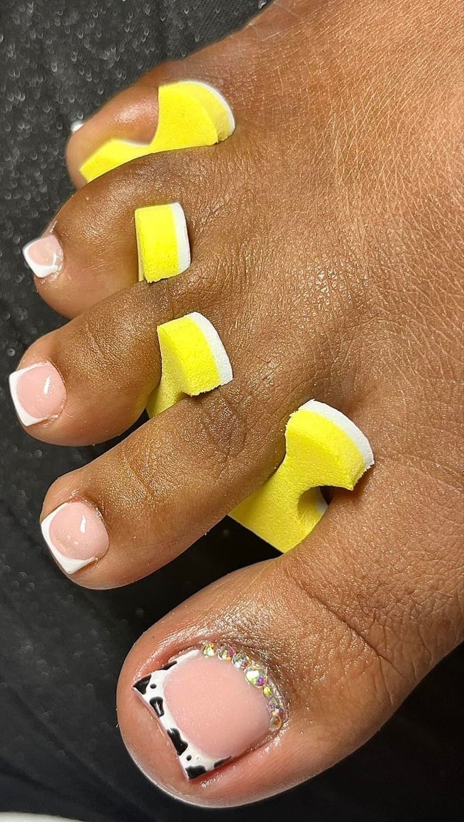 Cow Print Toe Nails, Leg Nails, Pedicured Toes, Toes Ideas, French Toes, Gel Polish Designs, Nails Bling, Toenail Designs, Hard Gel Nails