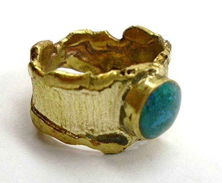 Custom personalized text, brass ring with malachite stone, handmade with ancestral mean age inspiration. Each ring is different and is not repeated because they are not made with molds. You propose the stone shape (square or round), the color of the stone, the size of the ring, and if you want the ring can be open and adjustable. Photography is indicative, and the author makes a similar one for each purchase order. Each ring has the stamp of the author. The brass has a protective layer that keep Malachite Stone, Purchase Order, Spinner Rings, Silver Band Ring, Brass Ring, Multi Stone Ring, Sterling Silver Bands, Ring Band, Jewelry Store