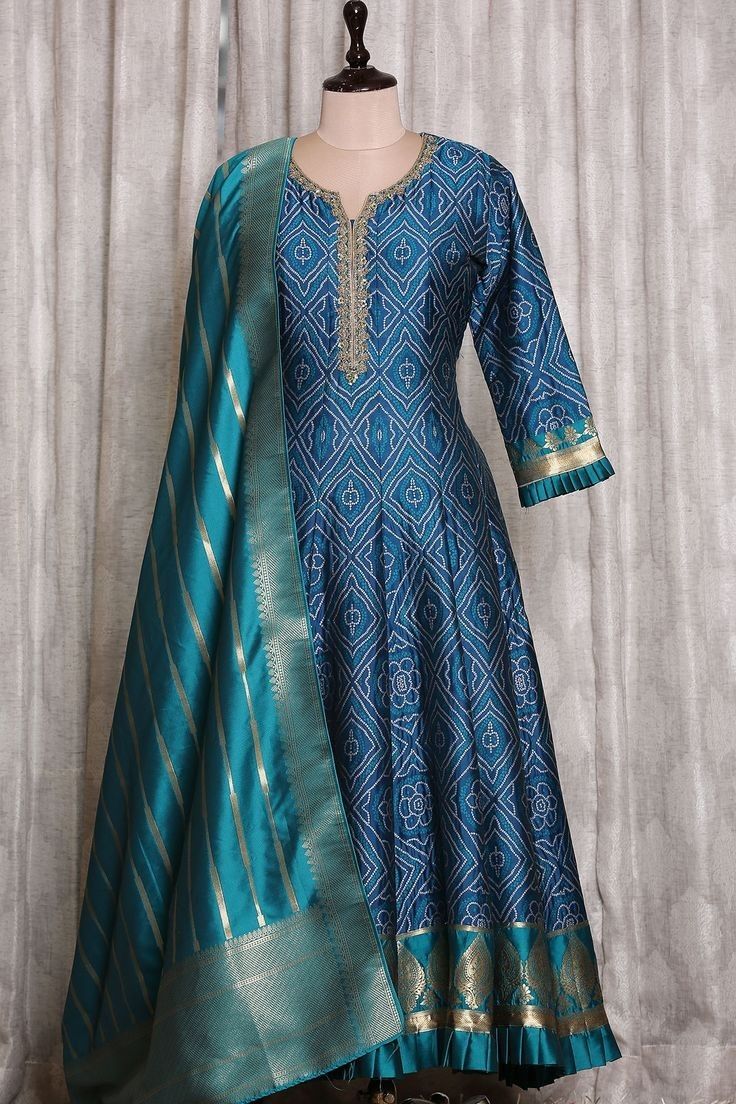 A Line Anarkali Kurti, Kali Suits Anarkali, Bandhani Anarkali Suits, Silk Bandhani Dress Pattern, Banarasi Anarkali Suits, Banarasi Kurta Designs Women, Long Anarkali Dress Patterns, Silk Kurta Designs Women Classy, Bandhani Anarkali Dress