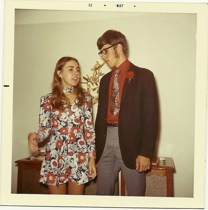 1970s teenagers | teenagers couple young teenagers couple 1970 s hmmmm i wonder corts ... 60s 70s Fashion, 60s And 70s Fashion, 70’s Fashion, 1970s Fashion, Oui Oui, 60s Fashion, Vintage Magazine, Fashion Mens, Mode Vintage