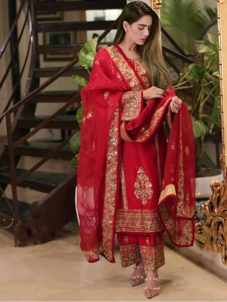 Lehenga Silk, Bridal Suits Punjabi, Lehenga For Girls, Salwar Suits Party Wear, Punjabi Outfits, Pakistani Fancy Dresses, Pakistani Dresses Casual, Pakistani Fashion Party Wear, Salwar Kamiz