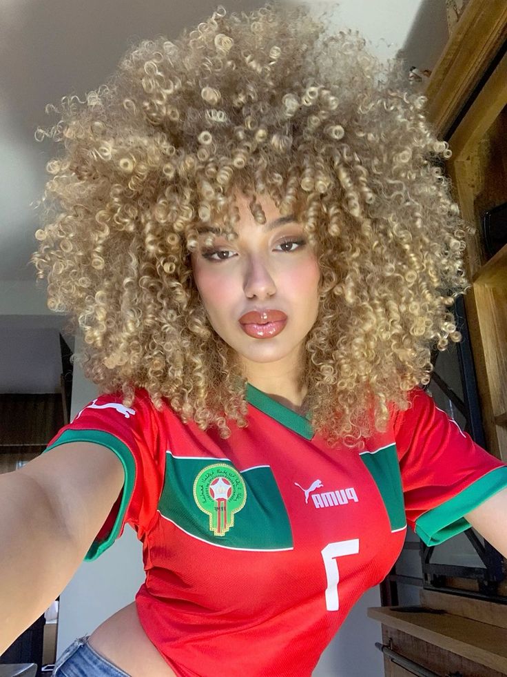 Curly Hair Blonde Black Women, Black And Blonde Afro, Curly Hair Hair Dye, Blonde Curly Fro, Blonde Afro Hair Black Women, Short Black Curly Hairstyles, Curly Hair Down, Blonde Curly Afro, 3c Afro