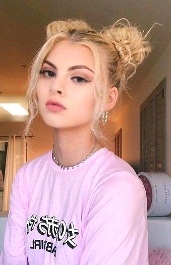 Random Hairstyles, Back To School Hairstyle, Zodiac Clothes, Skincare Ideas, Barbie Hairstyle, Cute Hairstyles For School, Look Rose, Easy Hairstyles For School, Simple Hairstyles