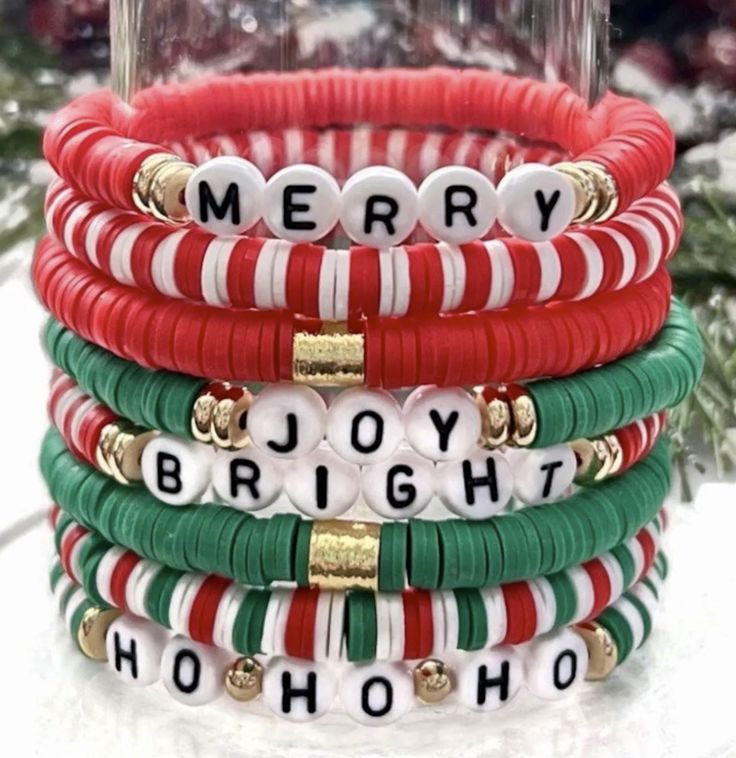 Clay Bead Bracelet Ideas You'll Wanna Make NOW! - A Country Girl's Life Burr Basket, Make Clay Beads, Christmas Jewelry Diy, Clay Bead Necklace, Heishi Bracelet, Beaded Braclets, Preppy Bracelets, Holiday Bracelets, Preppy Christmas