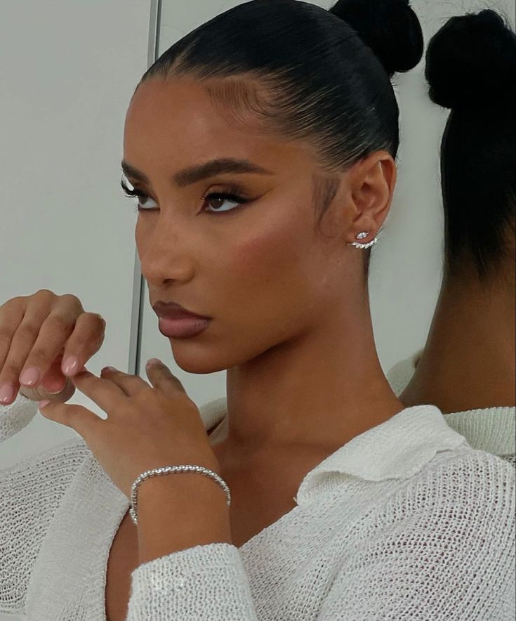 Low Bun Ponytail, Sleek Hair Bun, Hair Bun Ideas, Sleek Bun Hairstyles, Bun Ideas, Sleek Back, Sleek Hair, Sleek Ponytail Hairstyles, Low Bun Hairstyles