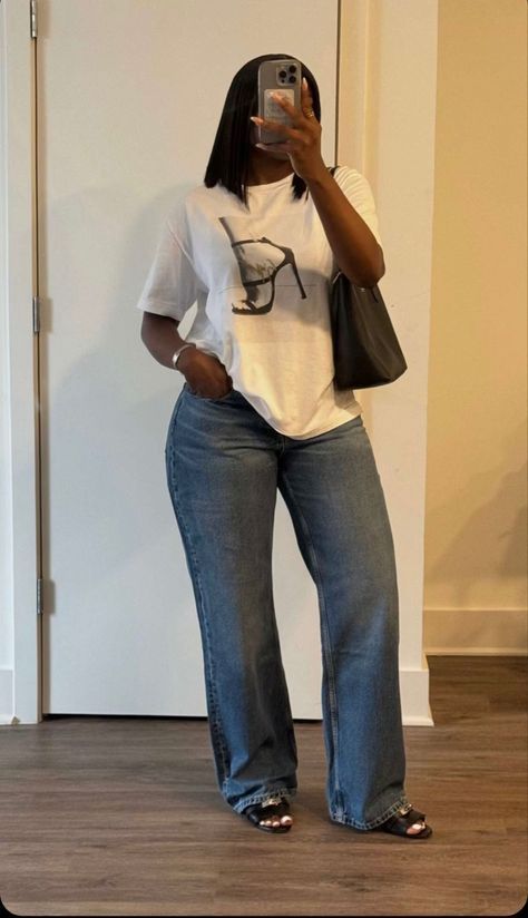 Casual Jeans Outfit Black Women, Business Casual Black Women Summer, Chic Day Outfits, Clean Girl Black Woman Aesthetic Outfits, Jeans Chemise Outfit, Black Woman Aesthetic Outfits, Outfit Ideas Summer Midsize, Everyday Outfits Black Women, University Outfit Ideas Summer