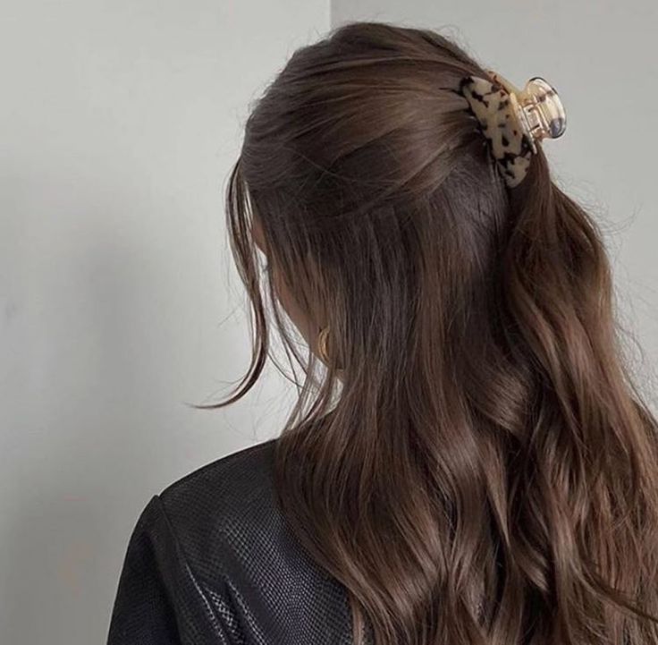 F&C on Twitter: "I miss my school days.… " Sophiacore Aesthetic, Thrifting Ideas, Brown Hair Looks, Brown Hair Inspo, Beaded Jewlery, Hair Balayage, Summer Hair, Brunette Hair, Fashion House