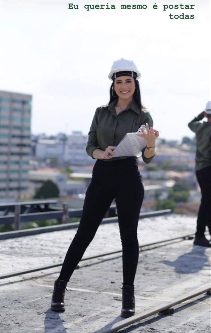 Engineer Style Women, Engineering Women Outfit, Outfits For Architects For Women, Engineer Outfit Women Business Casual, Architect Uniform Women, Women In Engineering Fashion, Business Casual Construction Outfits, Work Outfits Women Engineer, Civil Engineering Outfit Women