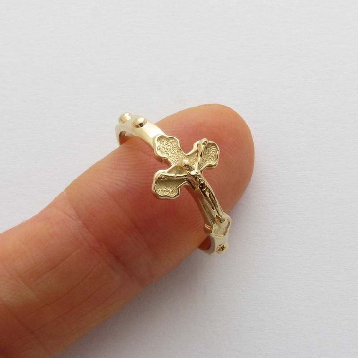 RR2016 Rosary Ring 14K 18K Solid Gold Cross Weight : Approx 2.4g±30% Width:Approx 2.4mm±10% Thickness: Approx 1.0mm±10% *Ring weight varies according to size. Shipping Method Shipment EMS Express Mail Service It usually takes 5~10 working days for the package to arrive from the date of shipment depending on the country and postal system. Rosary Ring, Jewelry Accessories Ideas, Dope Jewelry, Birthday Ring, Classy Jewelry, Funky Jewelry, Jewelry Lookbook, Gold Cross, Girly Jewelry