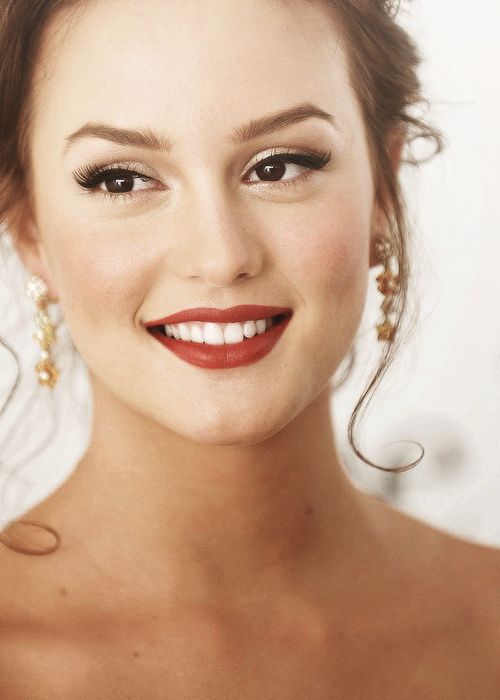 I love this for a classic holiday look! Wedding Hairstyles And Makeup, Nate Archibald, Gossip Girls, Chuck Bass, Braut Make-up, Leighton Meester, Holiday Makeup, Christmas Makeup, Blair Waldorf