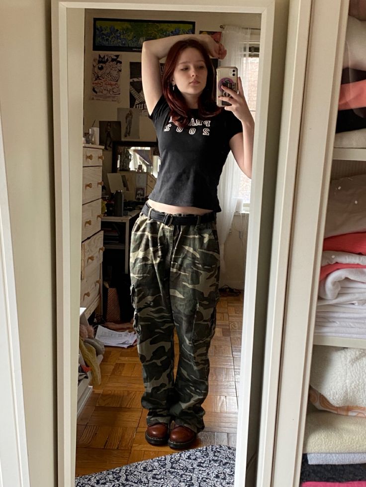 Camo Cargo pants outfit 90s Camo Pants Outfit, Camo Flare Pants Outfit, How To Style Camp Cargo Pants, Camo Parachute Pants, Grunge Camo Pants Outfit, Emo Camo Outfits, Green Camo Cargo Pants Outfit, Grey Camo Cargo Pants Outfit, Army Print Pants Outfit