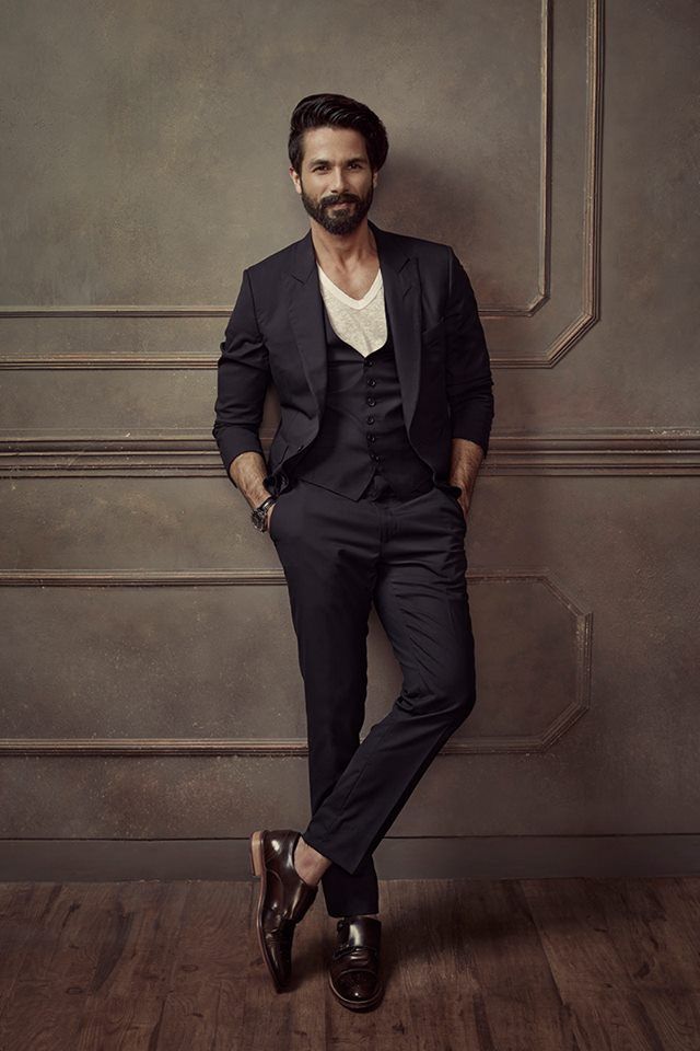 Mens Photoshoot, Wedding Dresses Men Indian, Blazer Outfits Men, Mens Photoshoot Poses, Fashion Model Poses, Portrait Photography Men, Indian Men Fashion, Mens Casual Outfits Summer, Wedding Dress Men