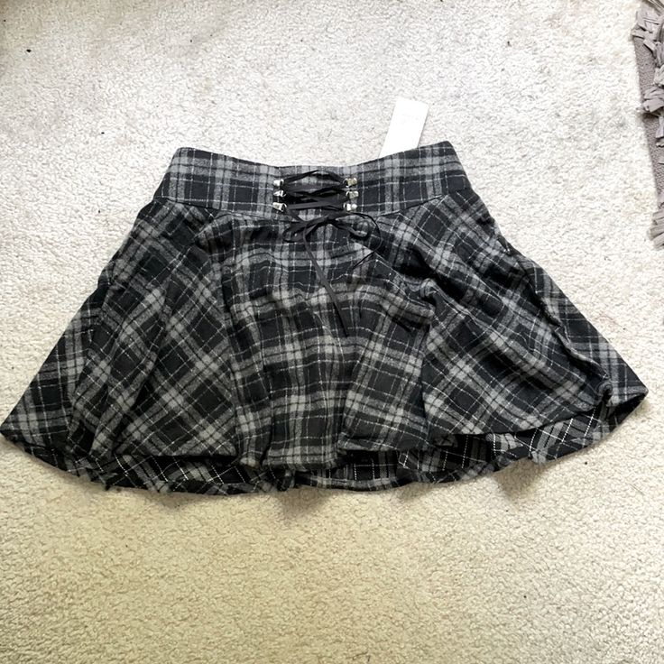 Never Worn High Waisted Skirt Xl Casual Gray Skirted Skort, Gray High-waist Casual Skort, Casual Gray Lined Mini Skirt, Casual High-waist Gray Skort, Casual High Waist Gray Skort, Casual Gray High Waist Skort, Gray High-waist Lined Mini Skirt, Gray High Waist Lined Mini Skirt, High Waist Gray Lined Mini Skirt