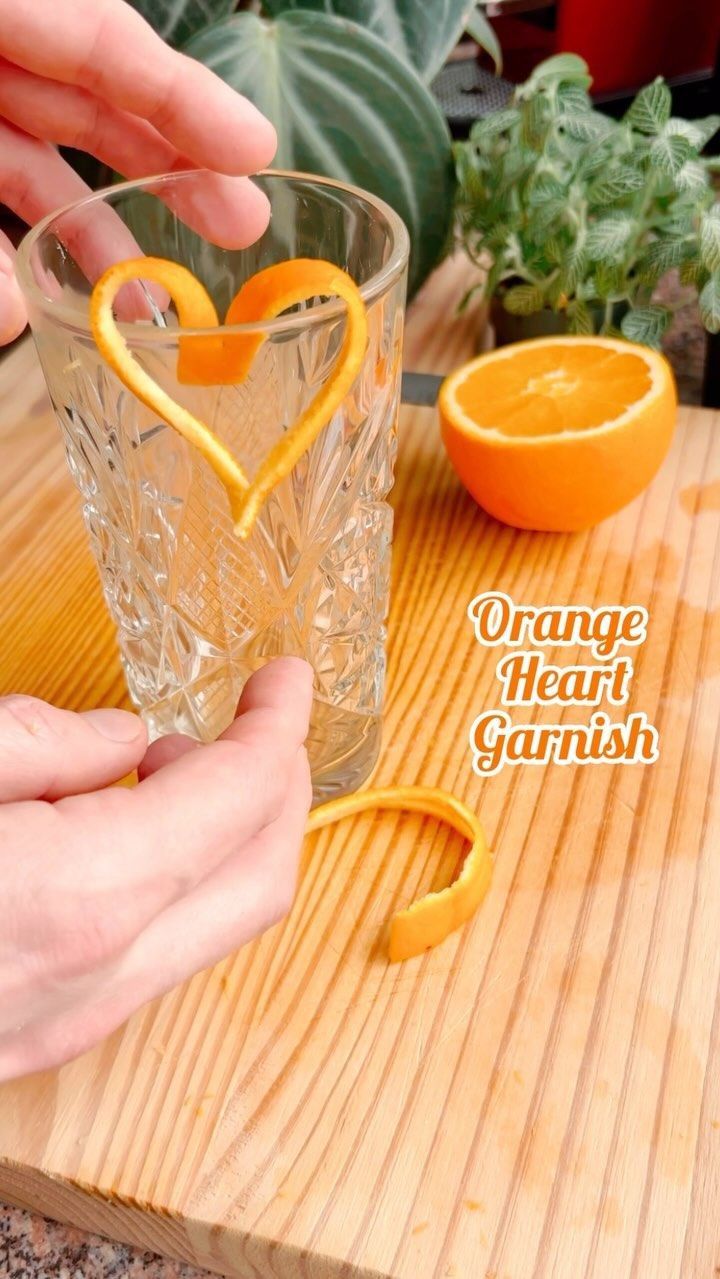 Björn van Tricht | How to make an easy heart shaped orange garnish? Check it out 🧡🍊 . . . #garnishgame #fruitcarving #cocktailart #mocktail #garnishing… | Instagram Dehydrated Fruit Cocktail Garnish, Orange Twist Garnish, Orange Garnish Cocktail, Drink Garnish Ideas, Orange Garnish, Drink Garnish, Bartending School, Cream Photography, Citrus Garnish