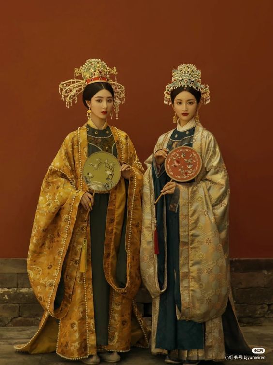 Chinese Dynasty Aesthetic, China Traditional Clothes, Historical Chinese Clothing, Chinese Historical Fashion, Chinese Robes, Boho Hippie Fashion, Chinese Empress, Dynasty Clothing, Chinese Traditional Costume