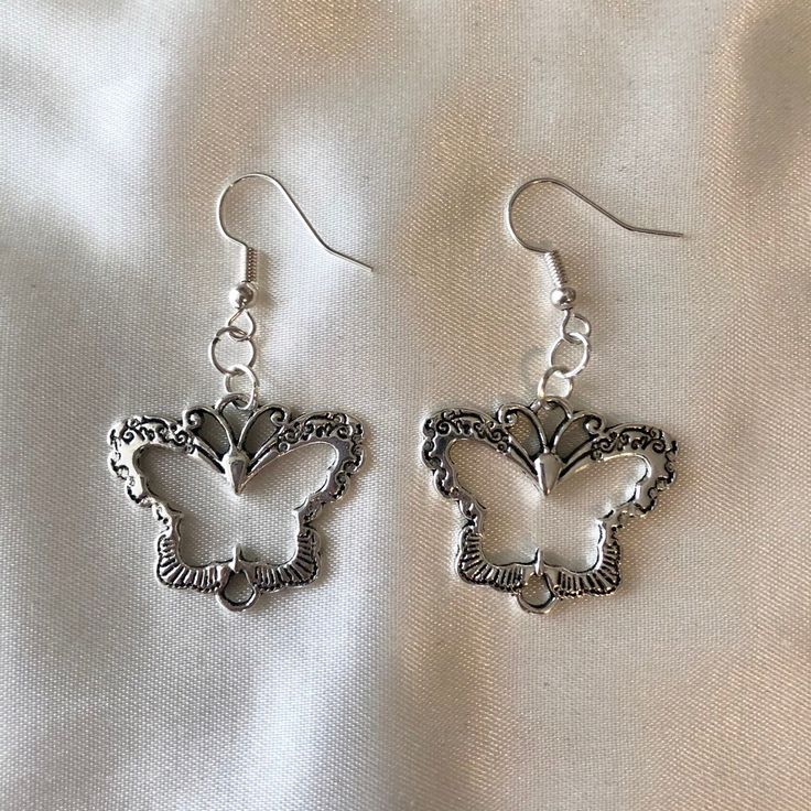 Fine Jewelry Necklace, Silver Butterfly Earrings, Happy Jewelry, Beaded Jewelry Designs, Funky Jewelry, Handmade Jewelry Diy, Silver Butterfly, Butterfly Earrings, Dream Jewelry