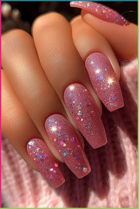 Pink Christmas Nail Designs, Christmas Nail Trends, Pink Glitter Christmas, Pink Christmas Nail, Round Nail Designs, Pink Gift Wrap, Elegant Snowflake, Green Polish, Spring Nail Designs