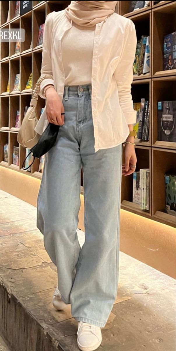 Jeans Hijab Outfit Casual, Ootd Hijab Casual Jeans Kemeja, Muslim Jeans Outfits, White Shirt And Jeans Outfit Hijab, Casual Hijab Outfit Jeans, Outfit Ideas Hijab Simple, Outfit Kemeja Putih, Outfit Jeans Hijab, Outfit Celana Jeans