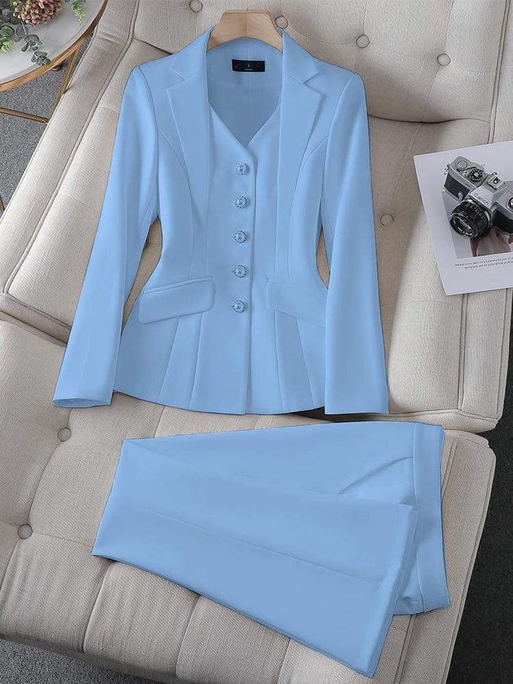 Grad Outfits, Projek Menjahit, 2piece Outfits, Blazer Outfits For Women, Minimalist Fashion Women, Stylish Work Attire, Woman Suit Fashion, Pantsuits For Women, Classy Work Outfits