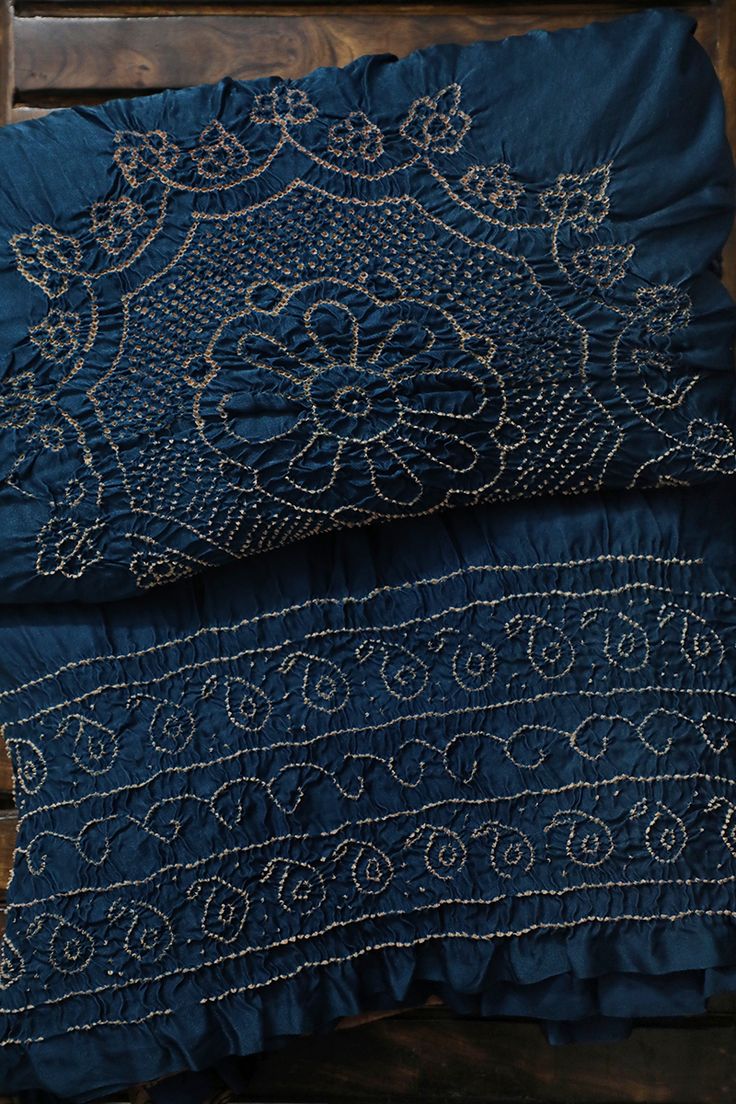 Gajji Silk Bandhani Saree, Silk Backdrop, Saree Sabyasachi, Bottle Green Saree, Gajji Silk Saree, Boho Fashion Over 40, Blue Silk Saree, Bandhani Sarees, Shibori Fabric