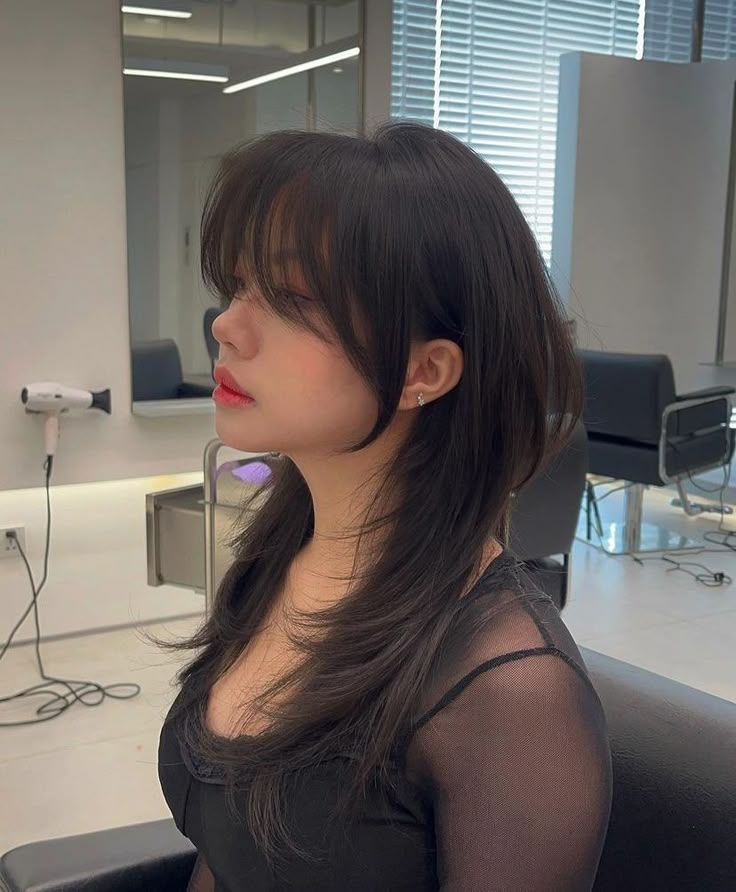 Prominent Hush Cut Short Hair Layered Curtain Bangs Medium Hair Asian, Hush Haircut With Curtain Bangs, Fuller Curtain Bangs, Wolf Curtain Bangs, Hush Bangs, Korean Hush Cut Medium Hair, Hushcut Haircut Medium, Hush Cut Short Hair With Bangs, Long Hush Cut With Bangs