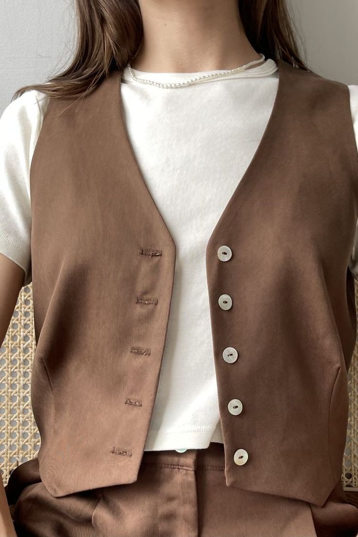 Woman Vest Outfit, Brown Vest Outfit, Suit Vest Outfits, Crop Suit, Vest Outfit Women, Waistcoat Outfit, Vest Outfits For Women, Crop Vest, Woman Vest