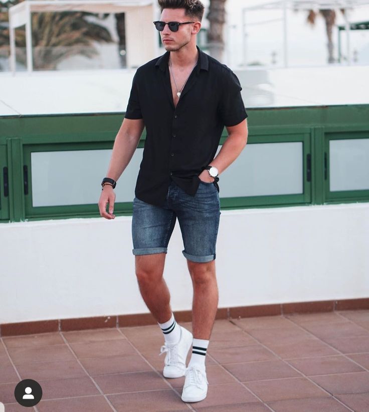 Men Short Jeans Outfit, Men Smart Casual Outfit Summer Shorts, Summer Bar Outfits Men, Mens Concert Outfit Summer, Men Jean Shorts Outfits, Outfits Shorts Hombre, Jeans Shorts Outfit Men, Outfits Con Short Hombre, Mens Jean Shorts Outfits