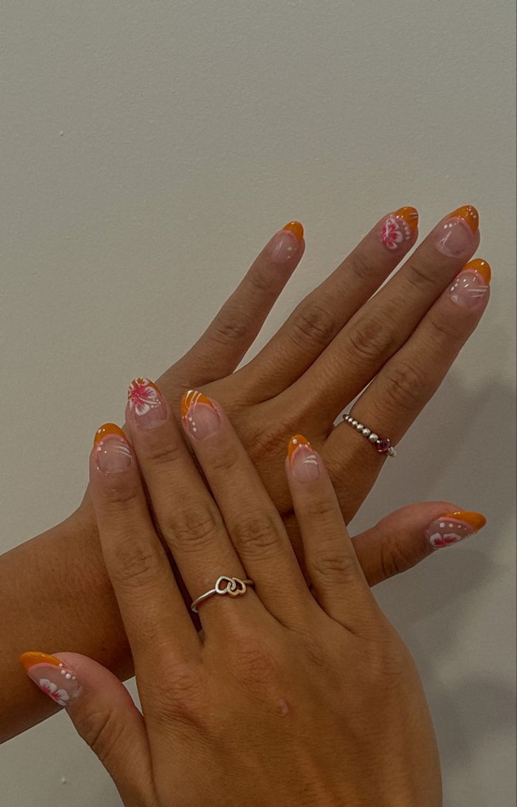 Hawiian Nails, Hibiscus Nail Art, Hawaiian Flower Nails, Island Nails, Hawaiian Nails, Hawaii Nails, Spring Break Nails, Beachy Nails, Tropical Nails