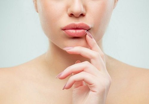 Upper Lip Hair, Castor Oil Benefits, Simple Everyday Makeup, Hair Removal Remedies, Lip Balm Recipes, Hormone Replacement, Lip Hair, Upper Lip, Dark Lips